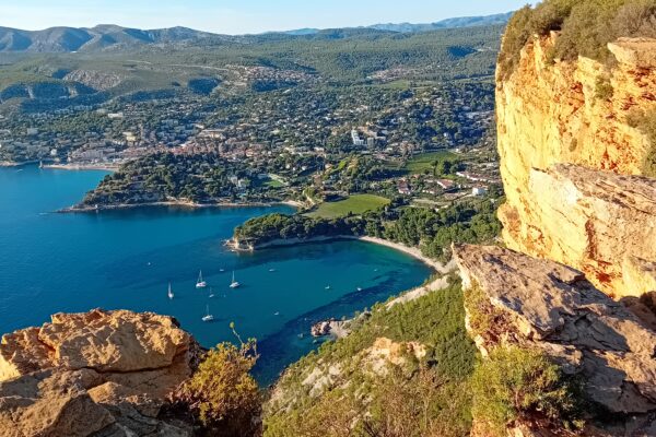 Panorama depuis le Cap Canaille sur La Ciotat et la mer Méditerrané
